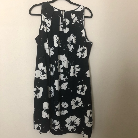 ALFANI Sleeveless Floral Print Swing Dress - Picture 2 of 3